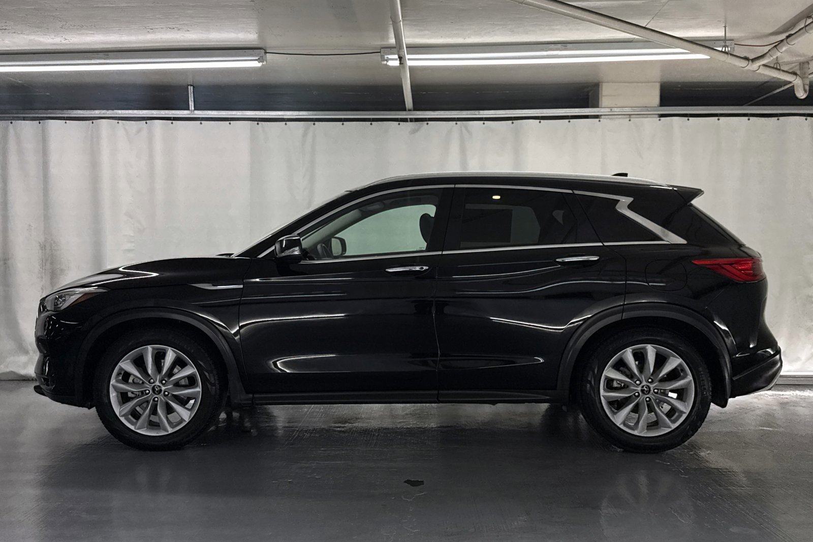 2019 Infiniti QX50 Essential photo 2