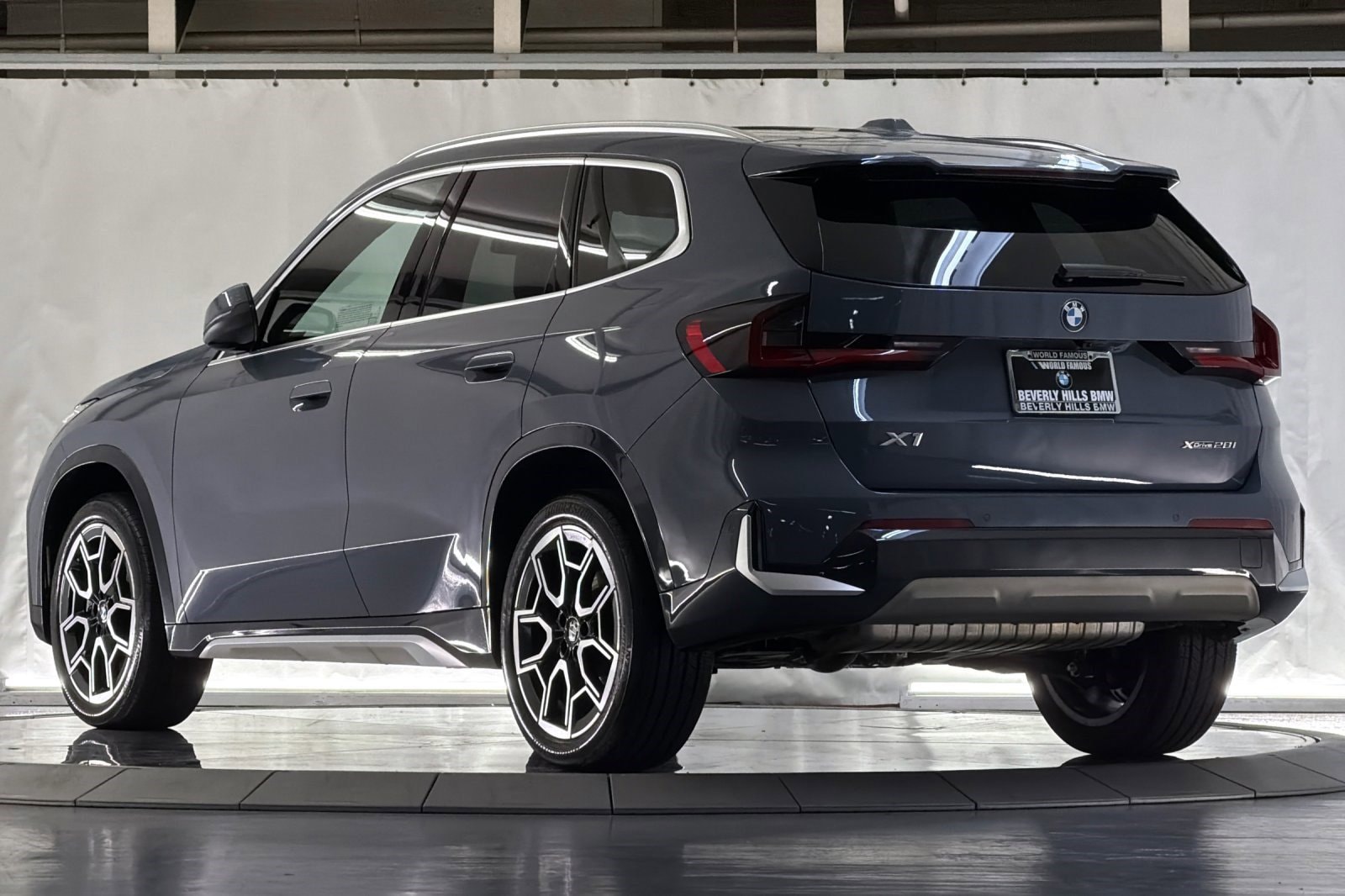 2025 BMW X1 xDrive28i photo 2