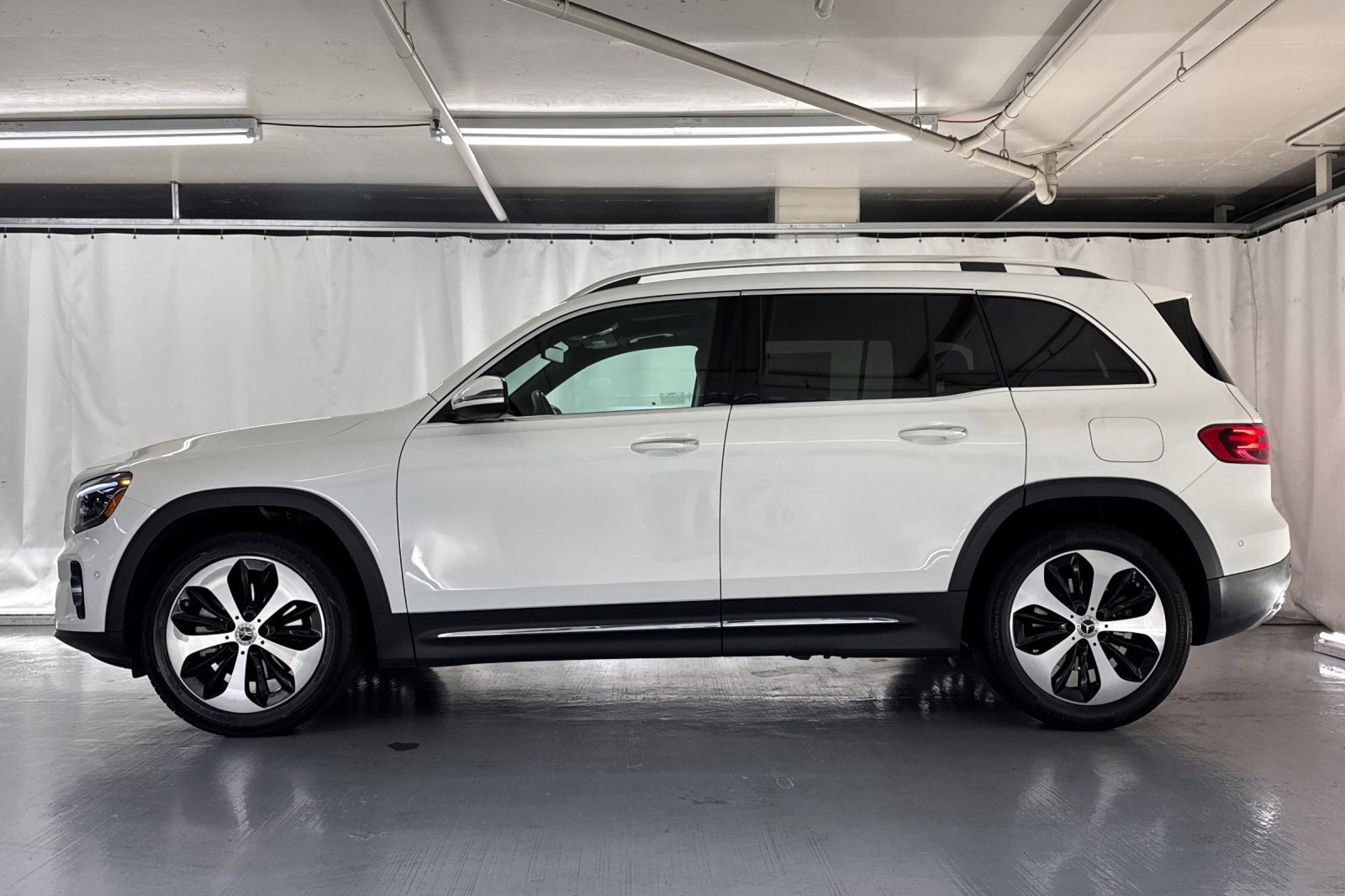 2024 Mercedes Benz GLB 250 photo 2