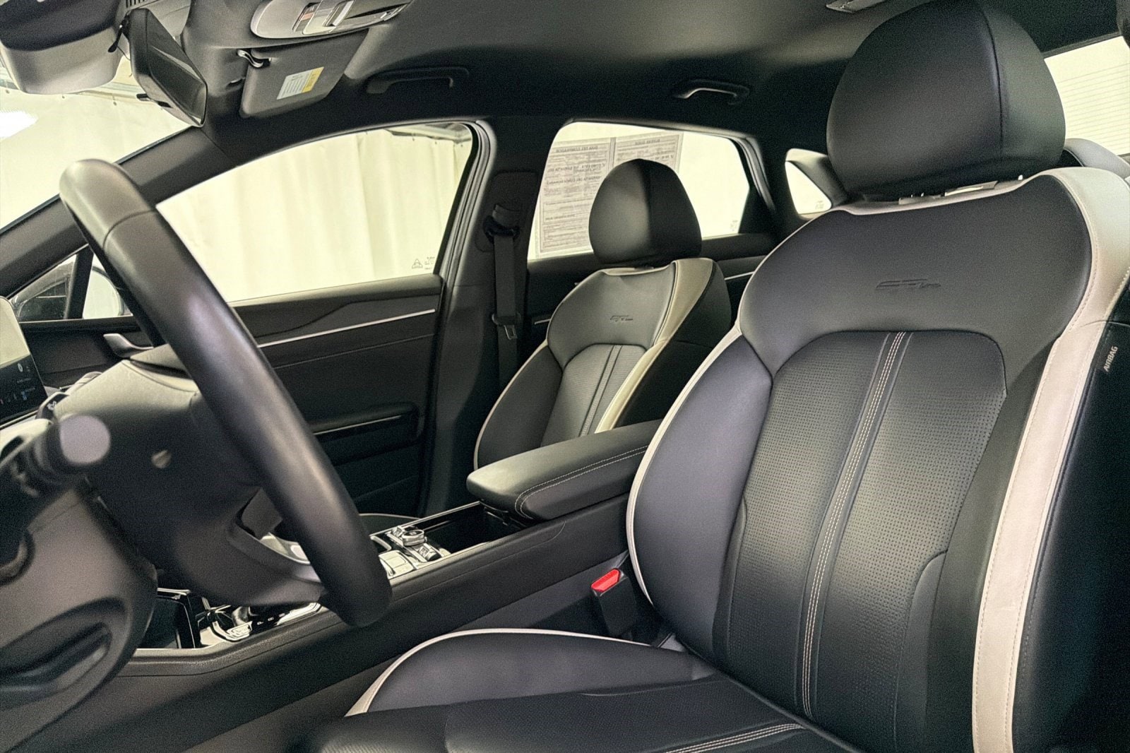 2025 Kia K5 GT-Line photo 5