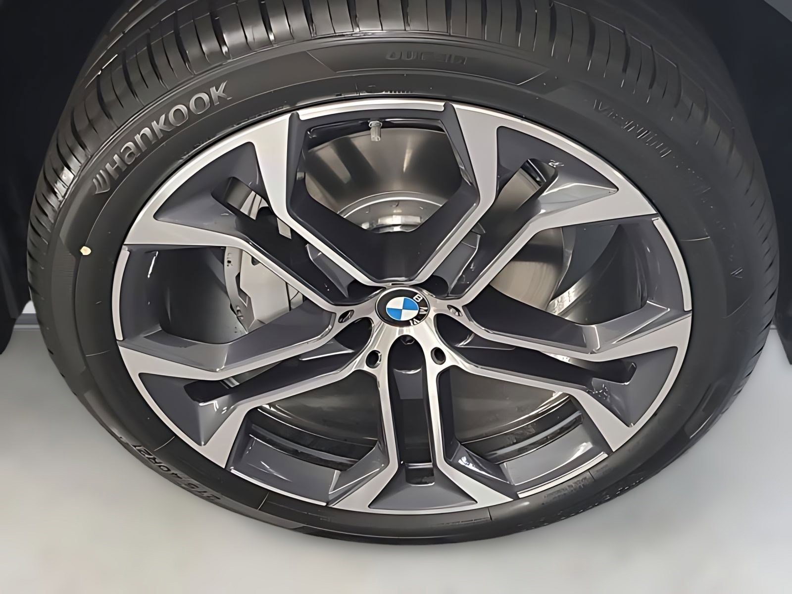 2026 BMW X5 sDrive40i photo 2