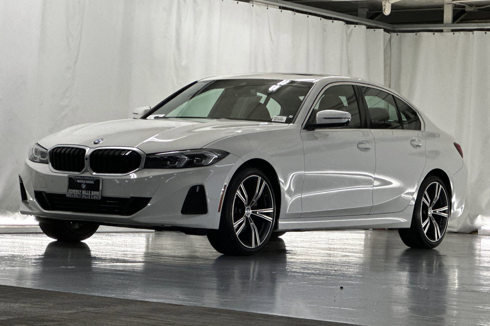 2024 Bmw 330i photo 2