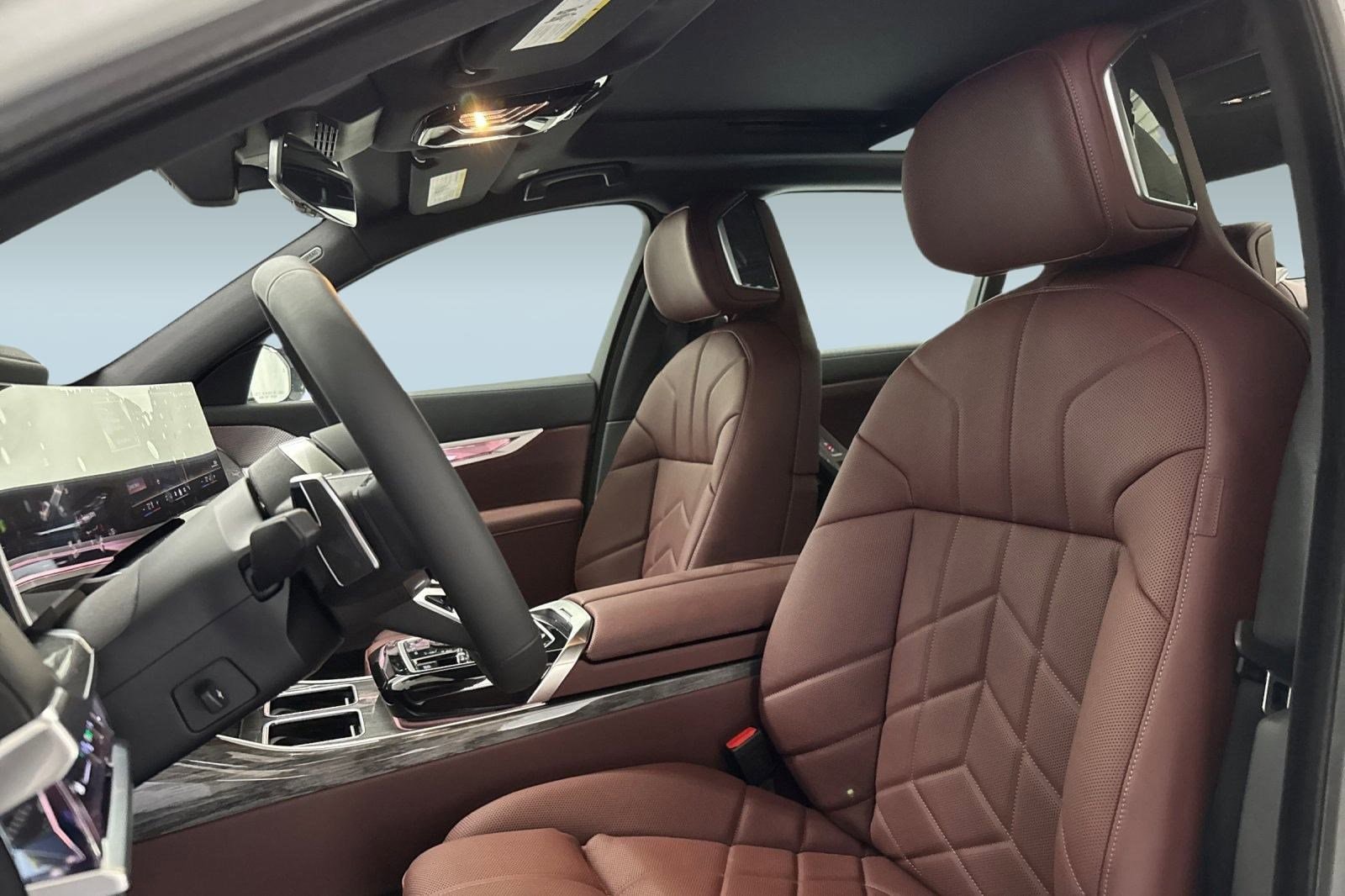 2025 BMW i7 60 - Photo 22