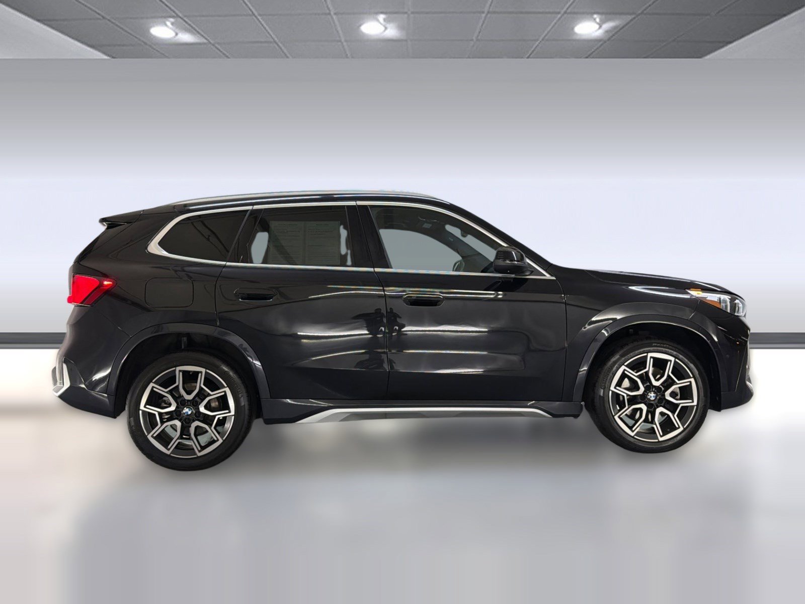 2025 BMW X1 xDrive28i photo 3