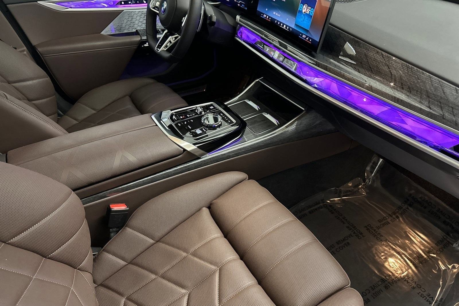 2025 BMW 7 Series 750e - Photo 33