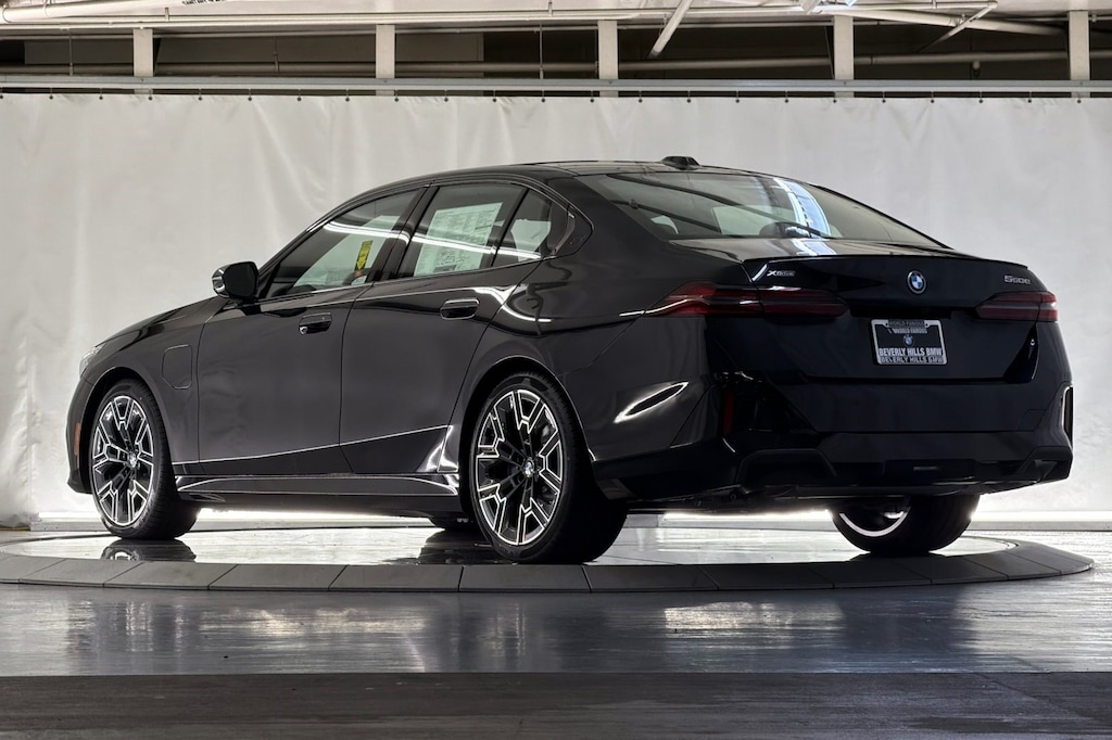 New 2027 BMW 550e xDrive Sedan