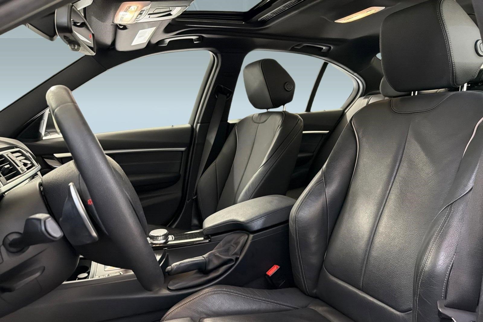 2018 BMW 330i photo 4