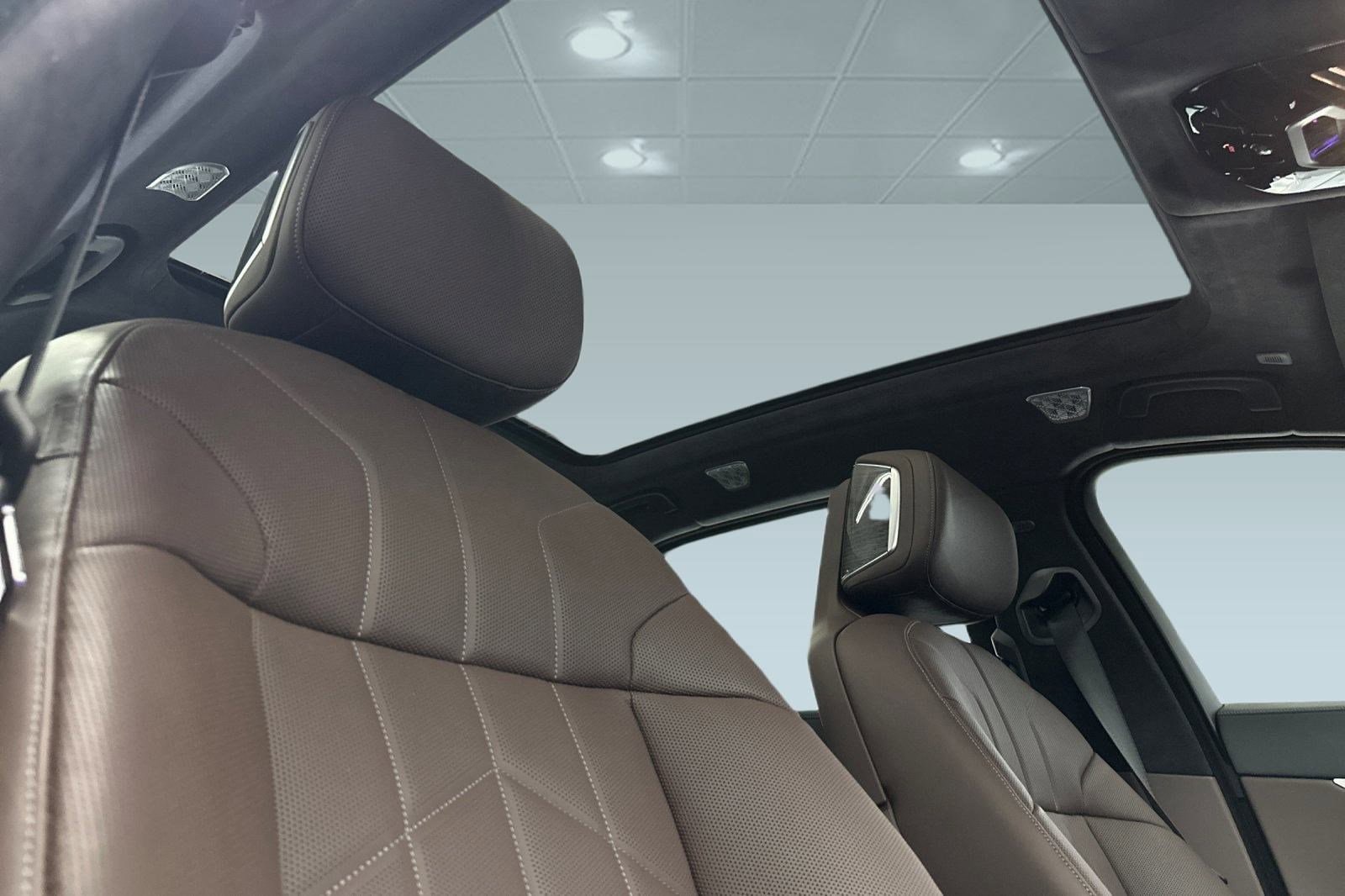 2025 BMW 7 Series 750e - Photo 16