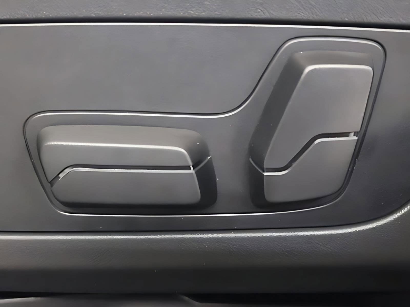 2025 BMW 228i xDrive photo 3