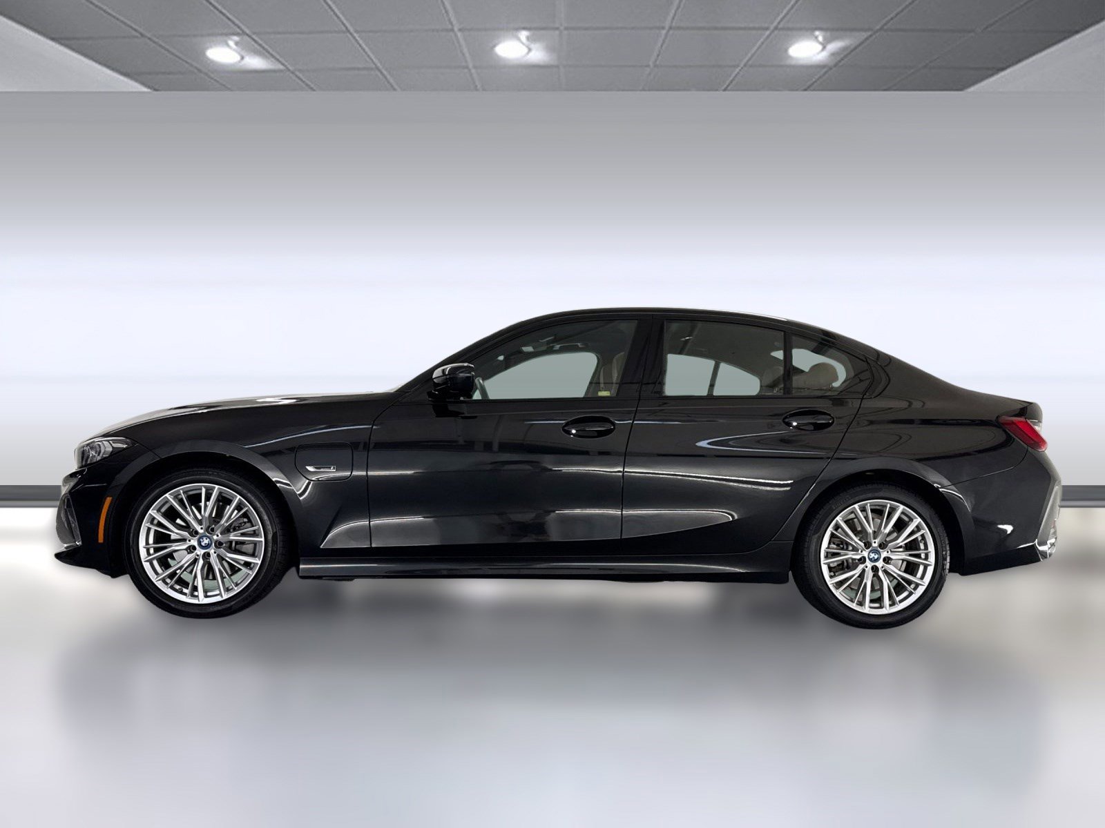 2023 Bmw 330e Sedan photo 2