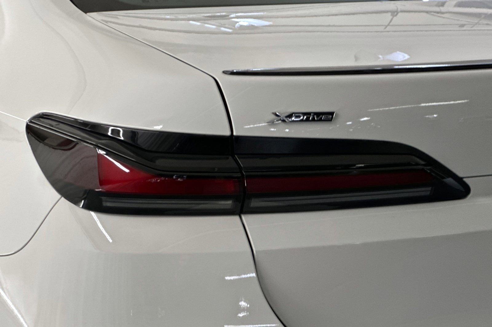 2025 BMW 7 Series 750e - Photo 12