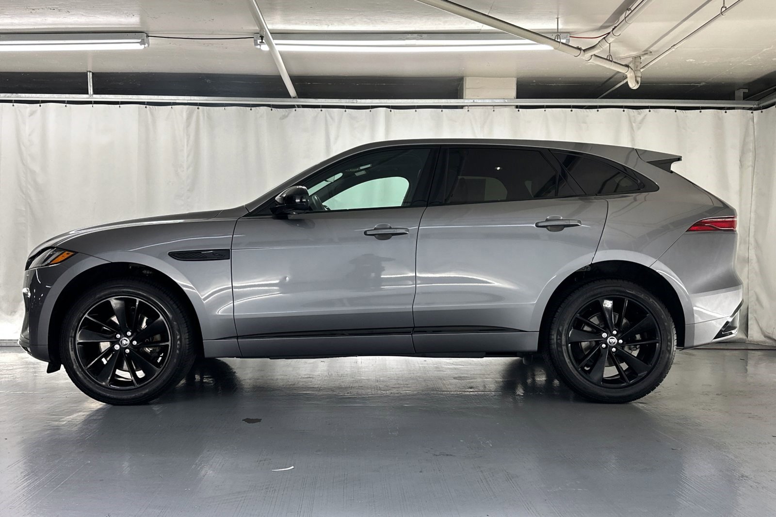 2024 Jaguar F-PACE P250 R-Dynamic S photo 2