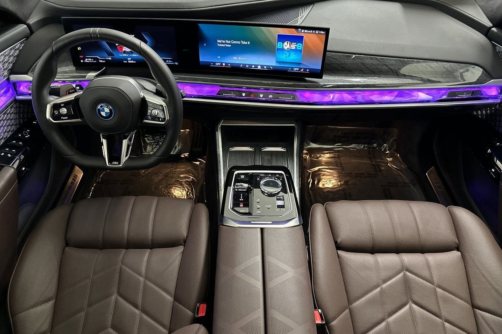 2025 BMW 7 Series 750e - Photo 17