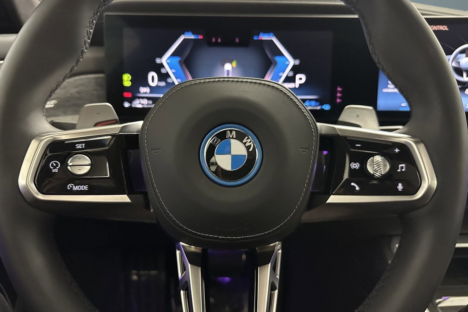 2025 BMW 7 Series 750e - Photo 18