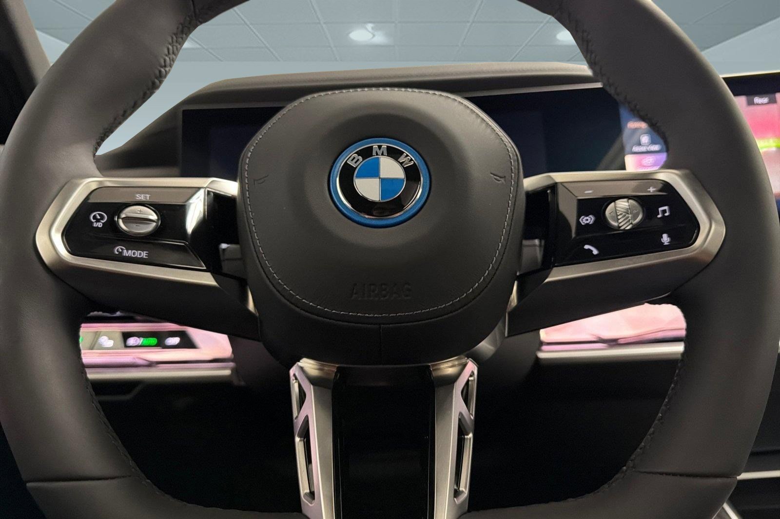 2025 BMW i7 50 - Photo 16