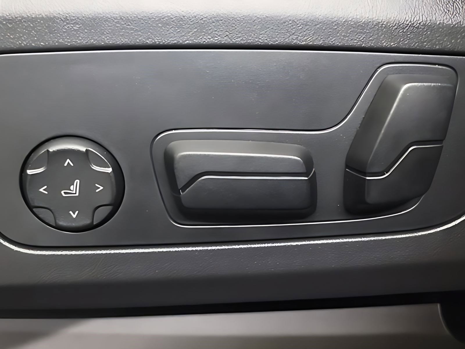 2025 BMW X1 xDrive28i photo 3