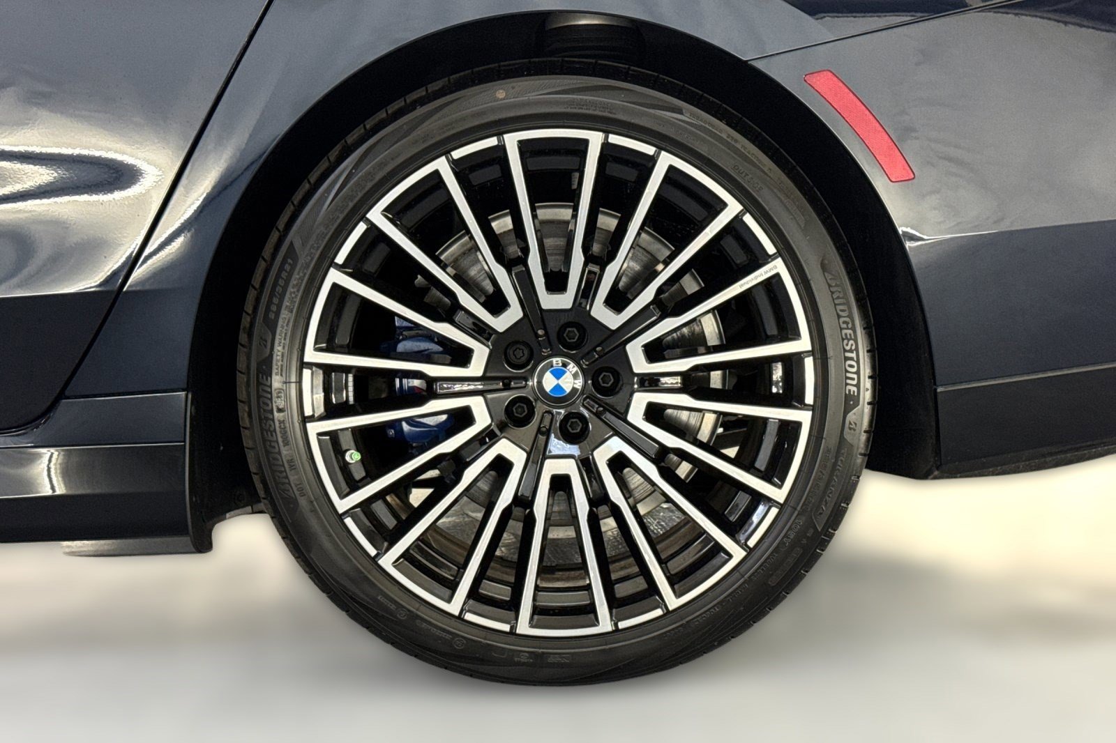 2025 BMW i7 60 - Photo 11