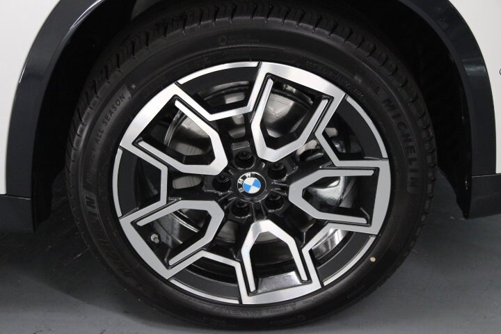 2025 Bmw X1 XDrive28i photo 3