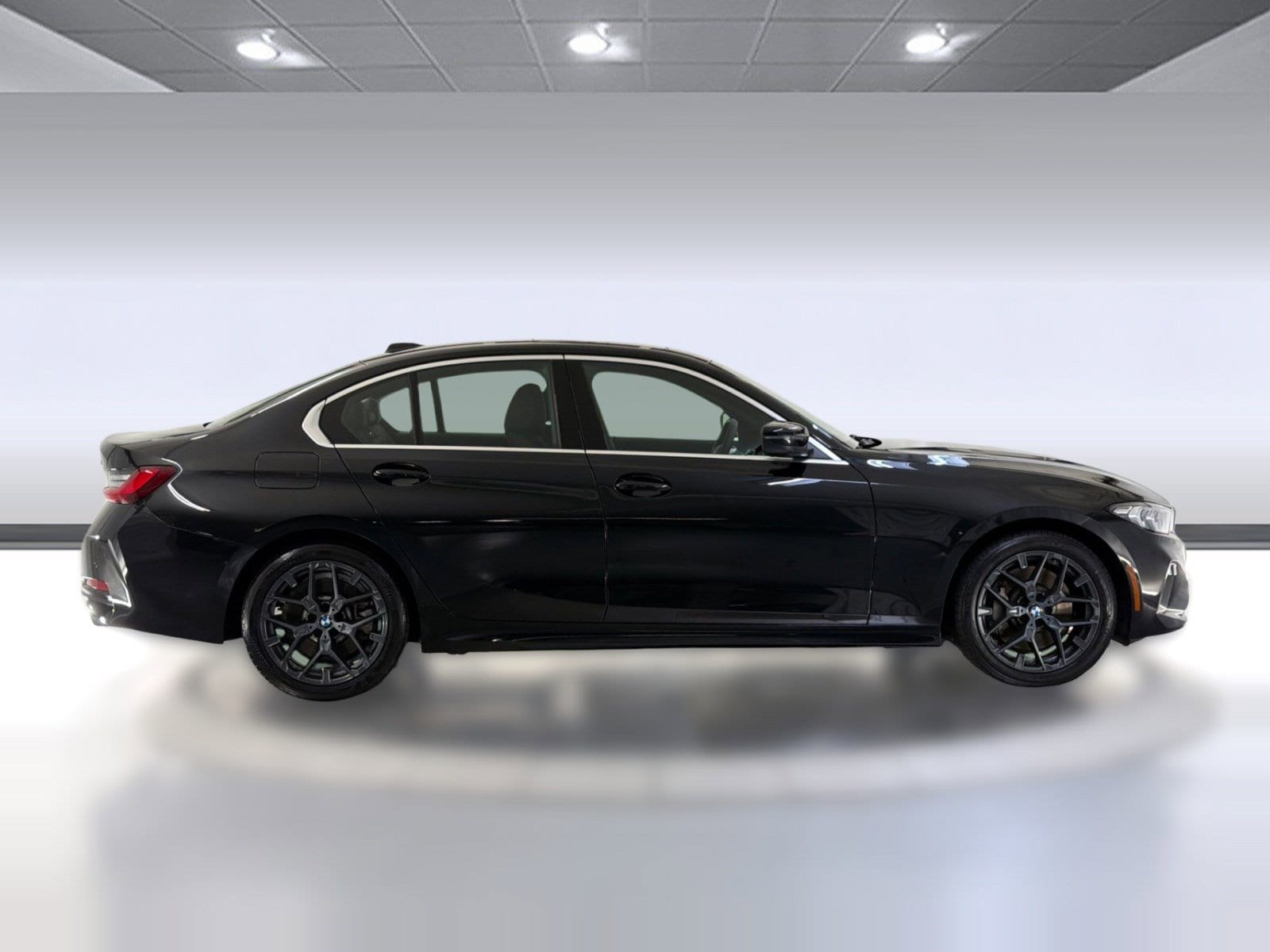 2025 BMW 330i photo 3
