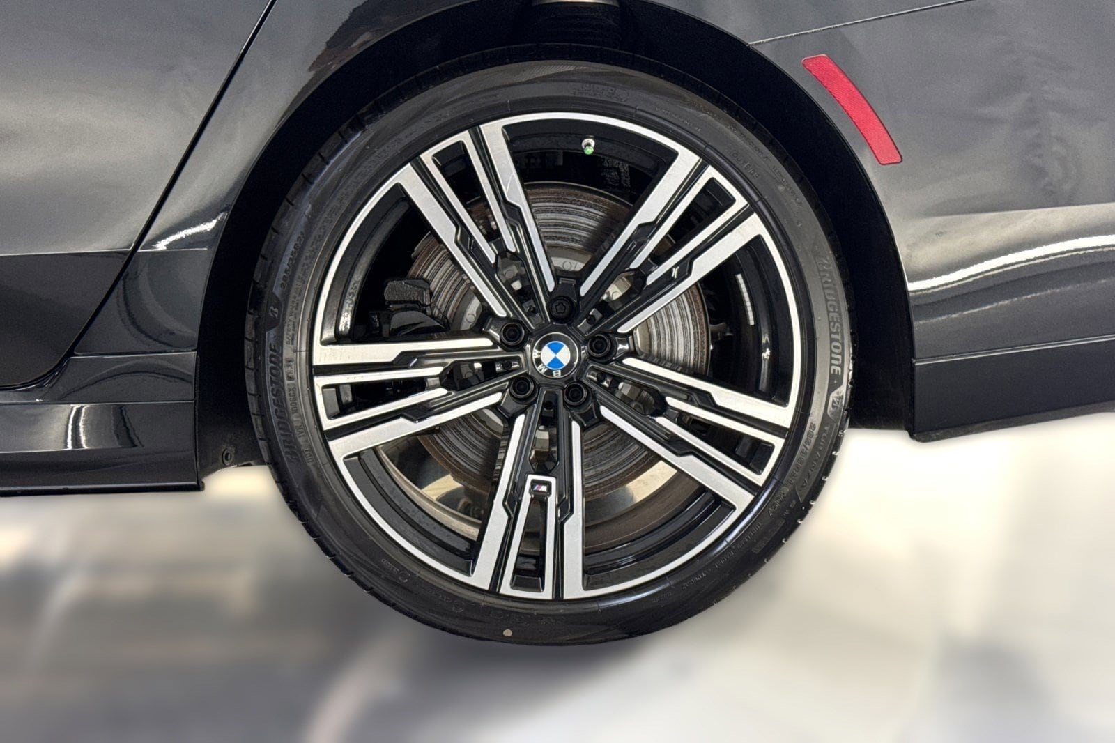 2025 BMW 7 Series 760i - Photo 12