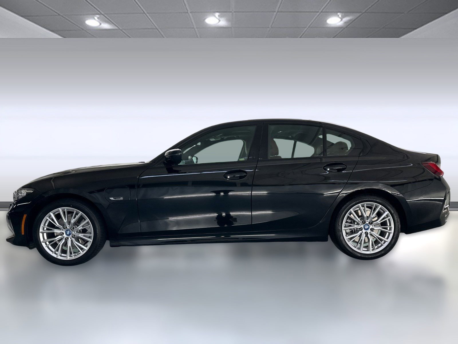 2023 Bmw 330e photo 2