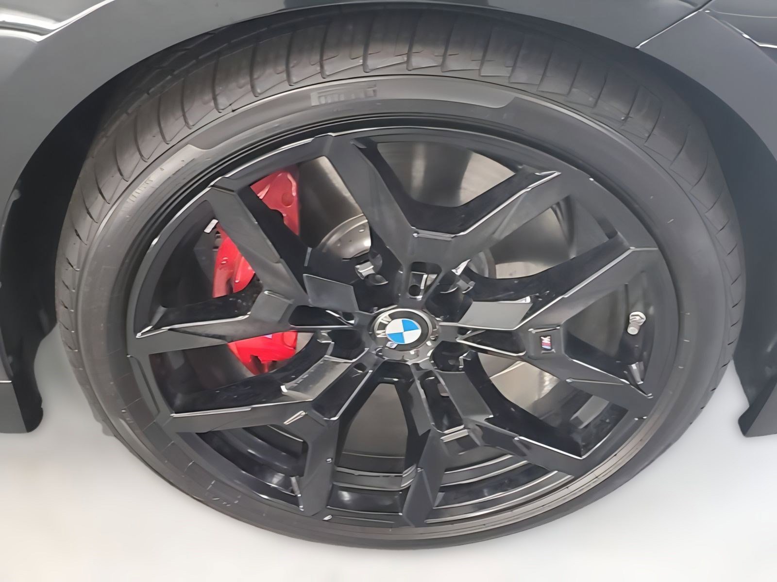 2025 Bmw 330i Sedan photo 3