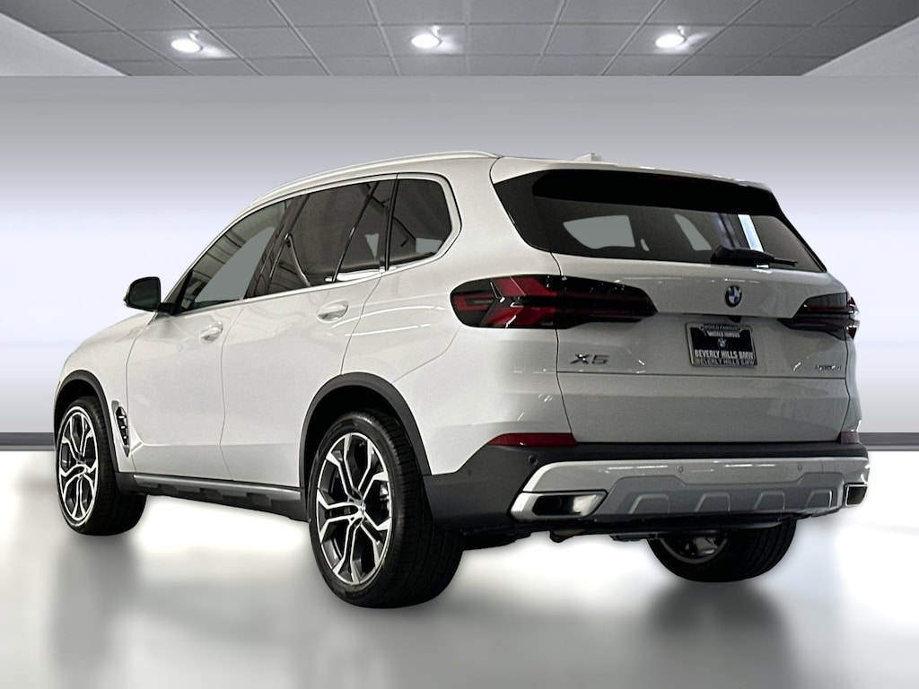 New 2026 BMW X5 sDrive40i SUV