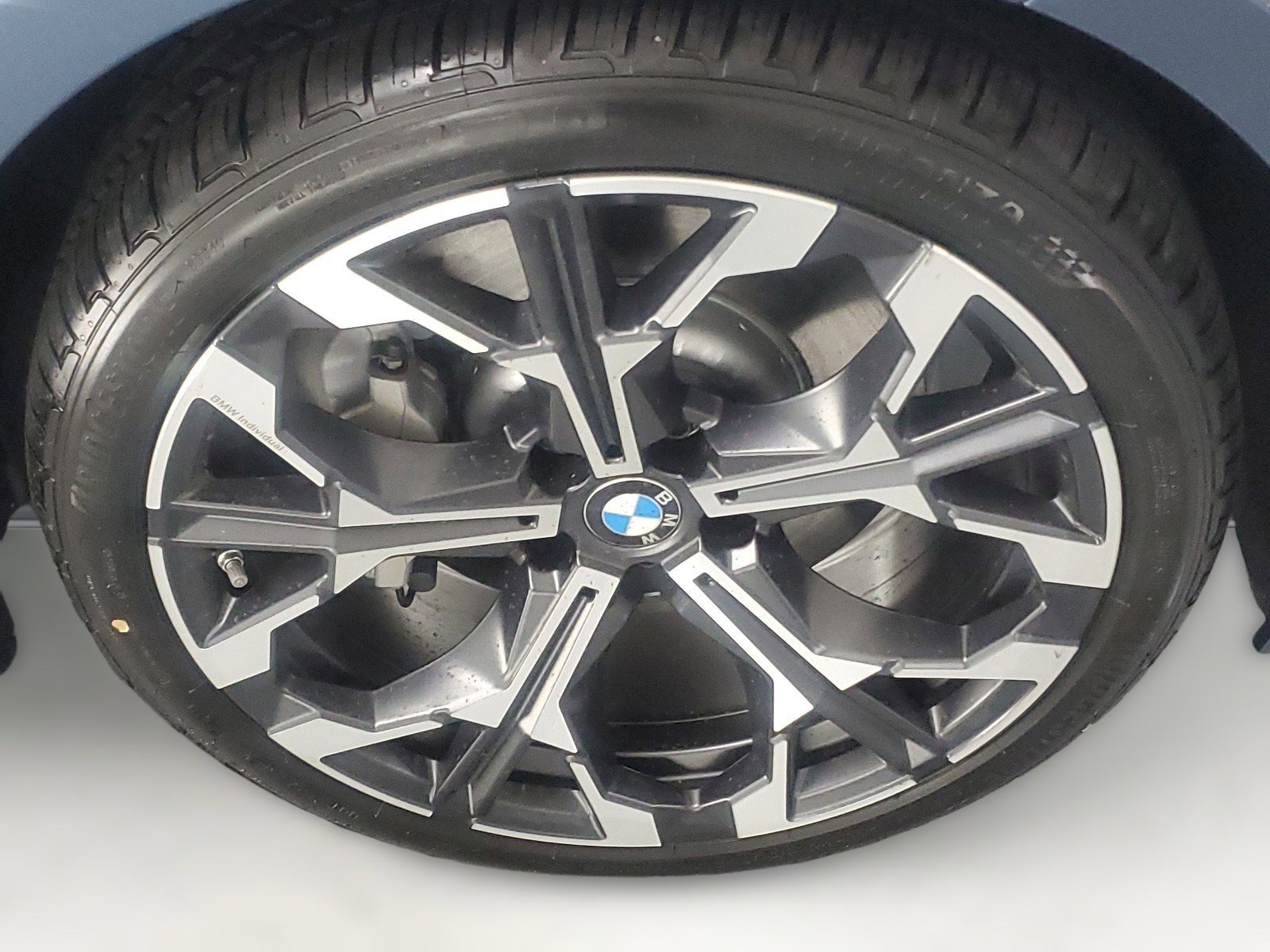 2025 Bmw 330i photo 3