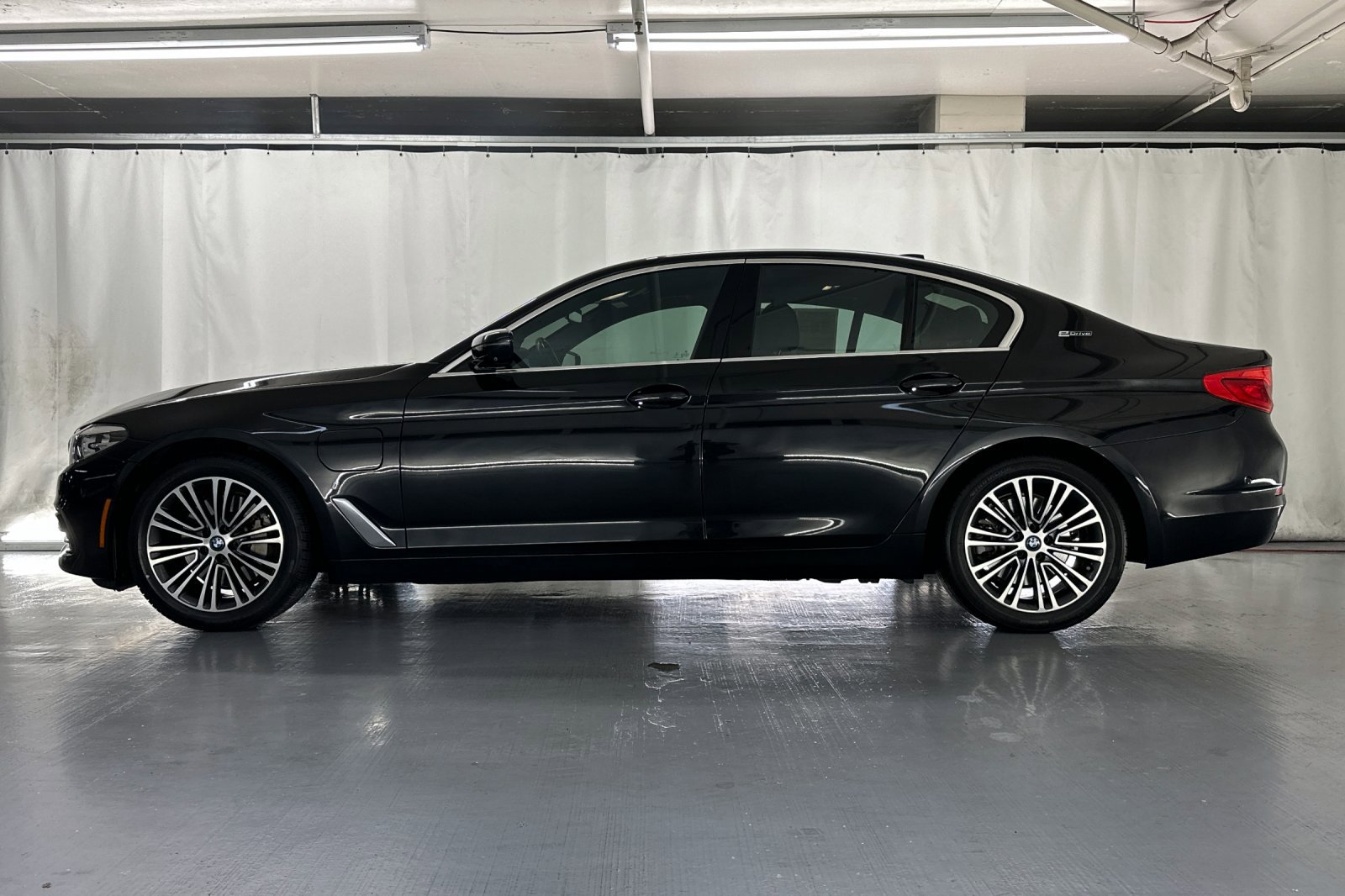 2019 Bmw 530e Sedan photo 2