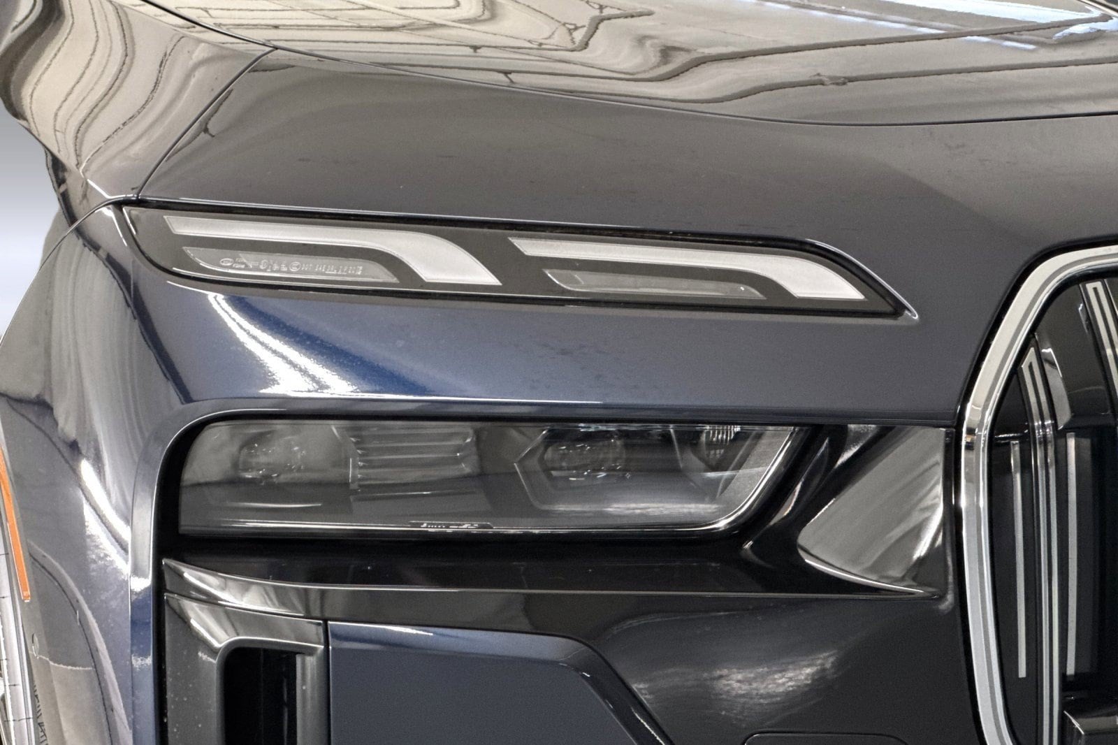 2026 BMW 7 Series 750e - Photo 11