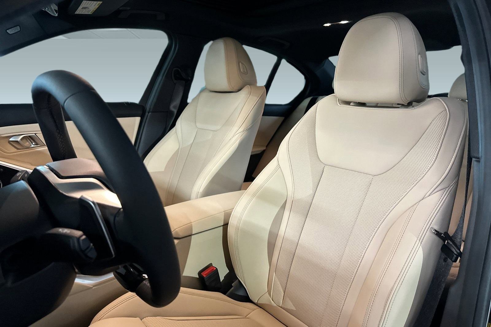 2025 BMW 330i photo 4