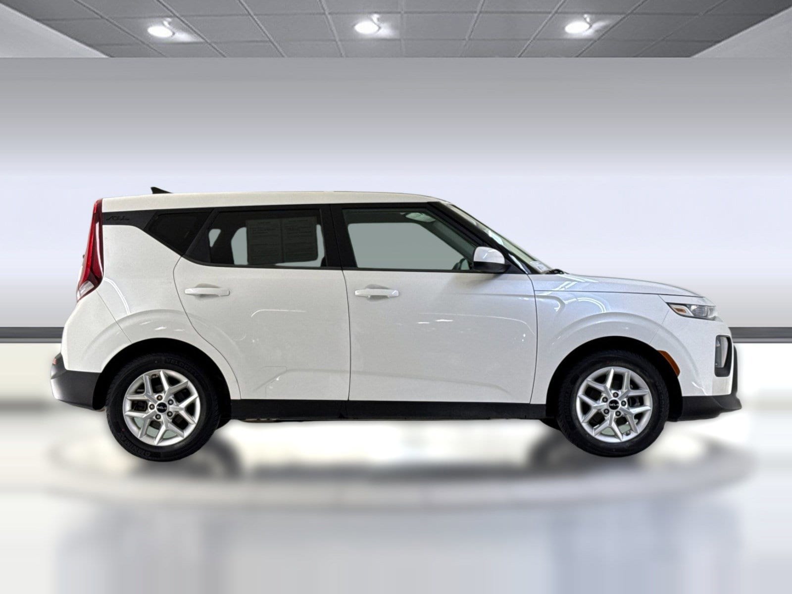 2022 Kia Soul LX photo 3