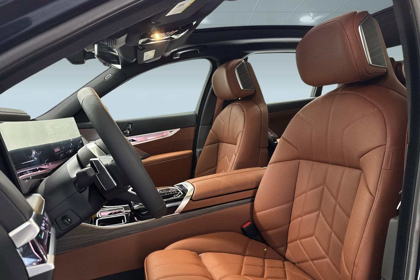 2025 BMW i7 60 - Photo 21