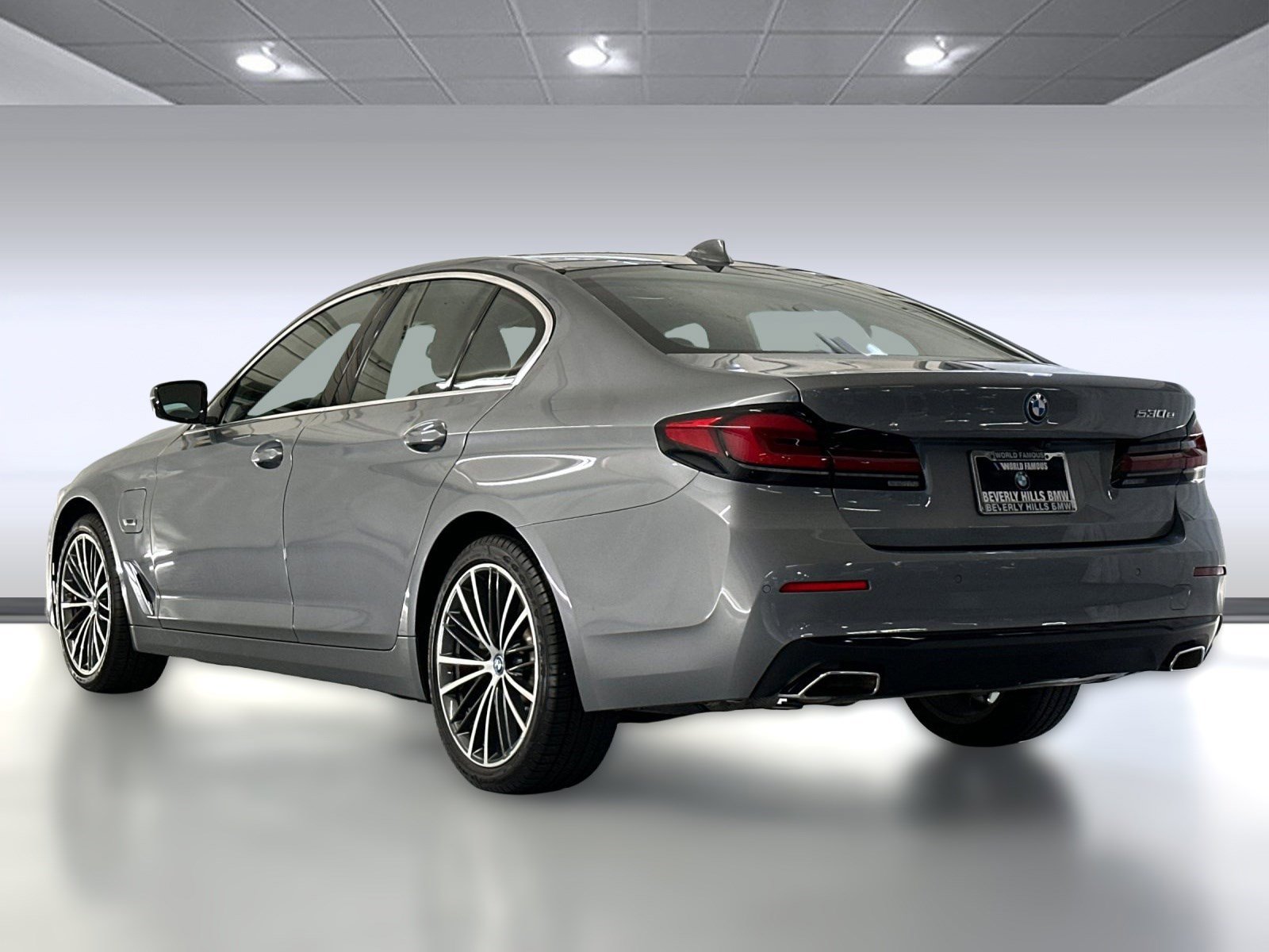 2023 Bmw 530e Sedan photo 3