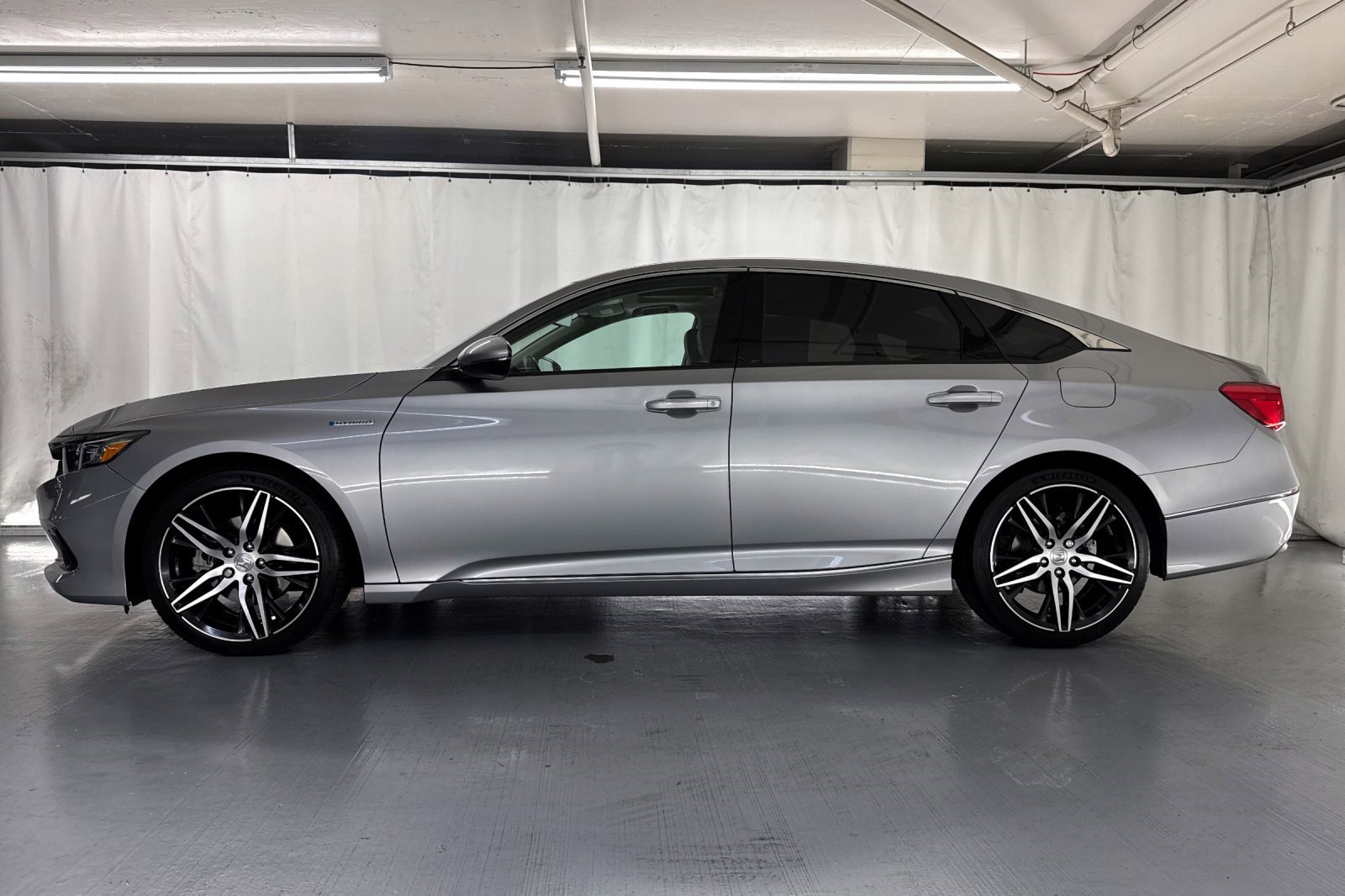 2022 Honda Accord Hybrid Touring photo 2