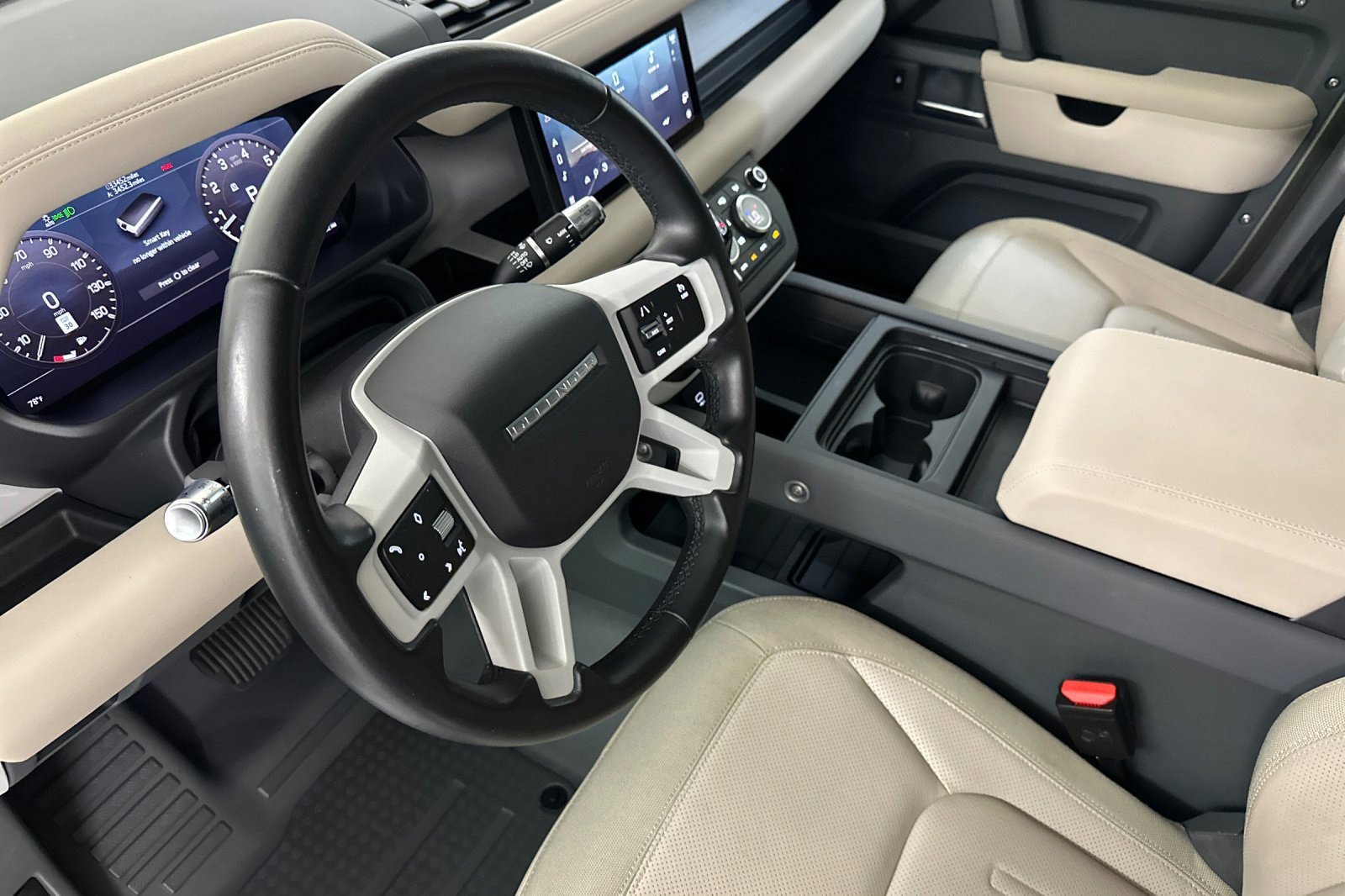 2020 Land Rover Defender S photo 4