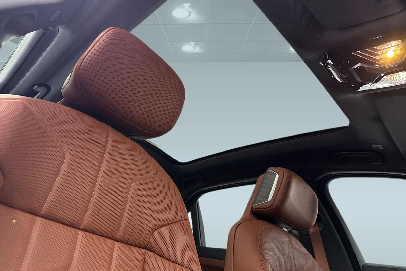 2025 BMW i7 60 - Photo 14