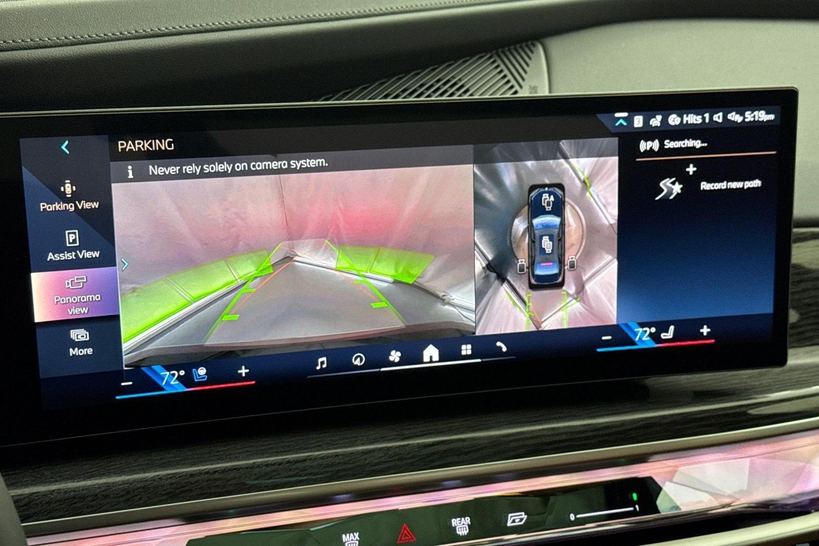 2026 BMW 7 Series 750e - Photo 24