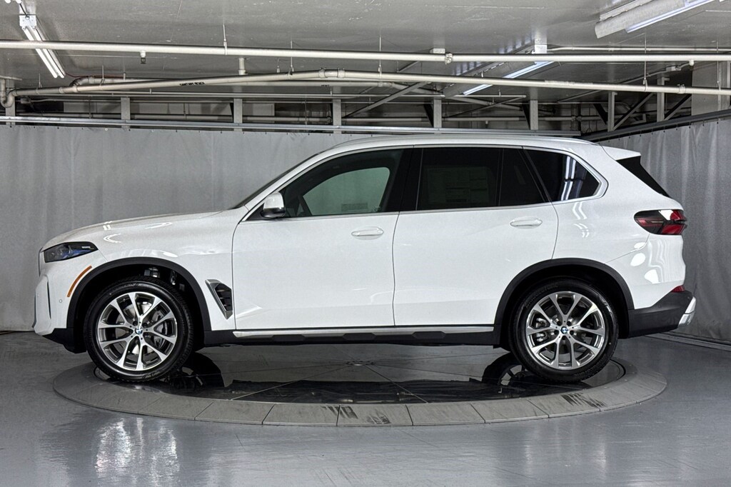 New 2026 BMW X5 sDrive40i SUV