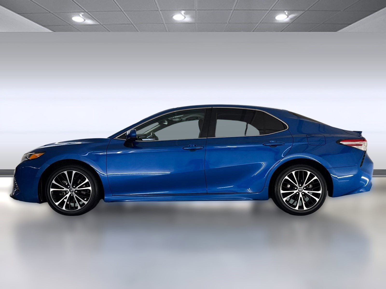 2020 Toyota Camry SE photo 2