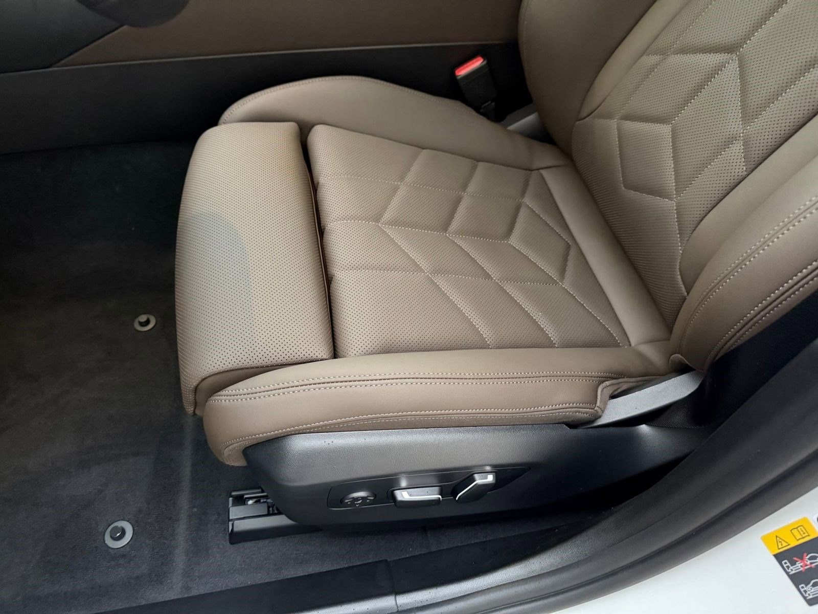 2026 BMW 5 Series 550e - Photo 12