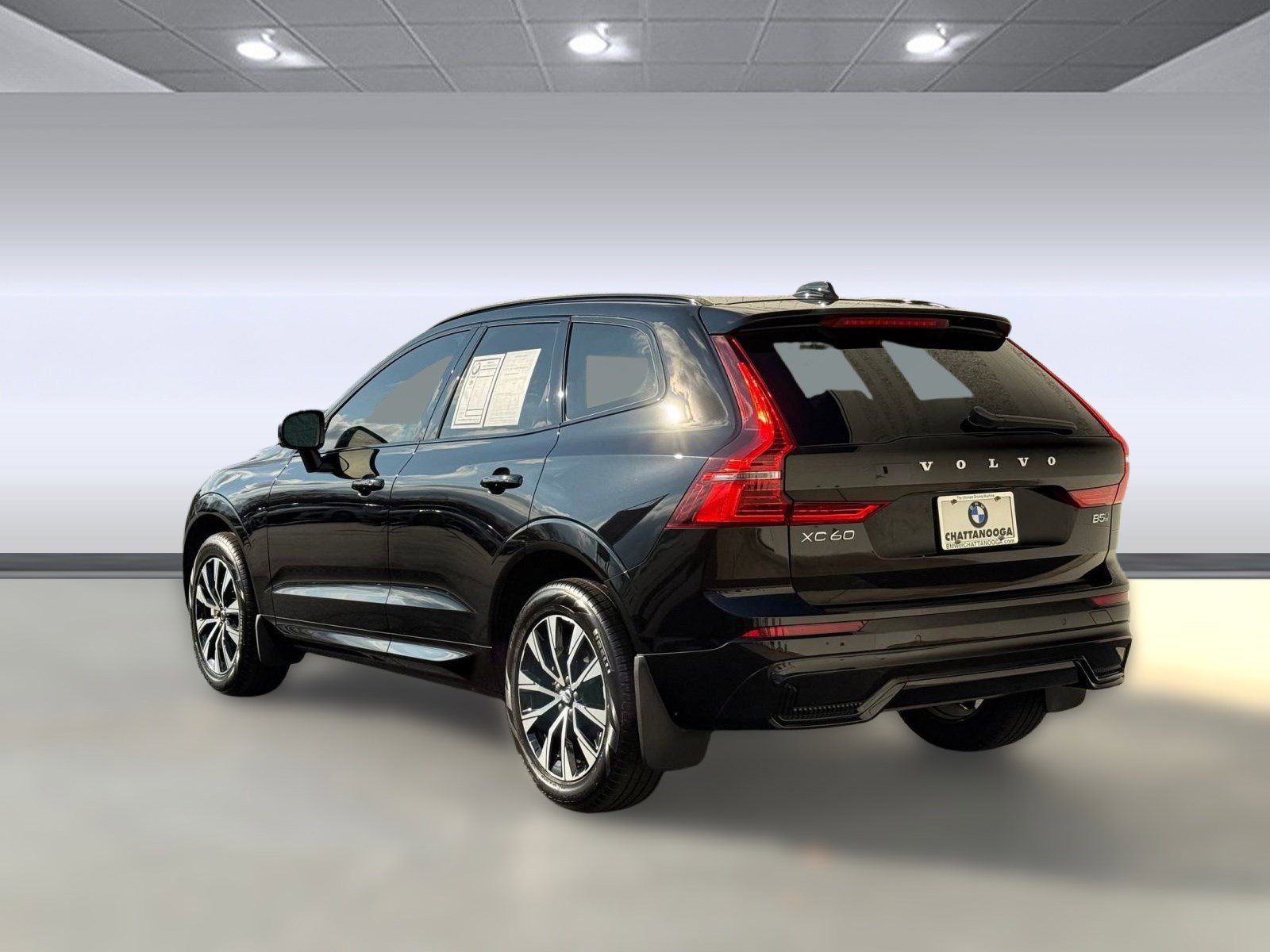 2025 Volvo XC60 B5 Core photo 2