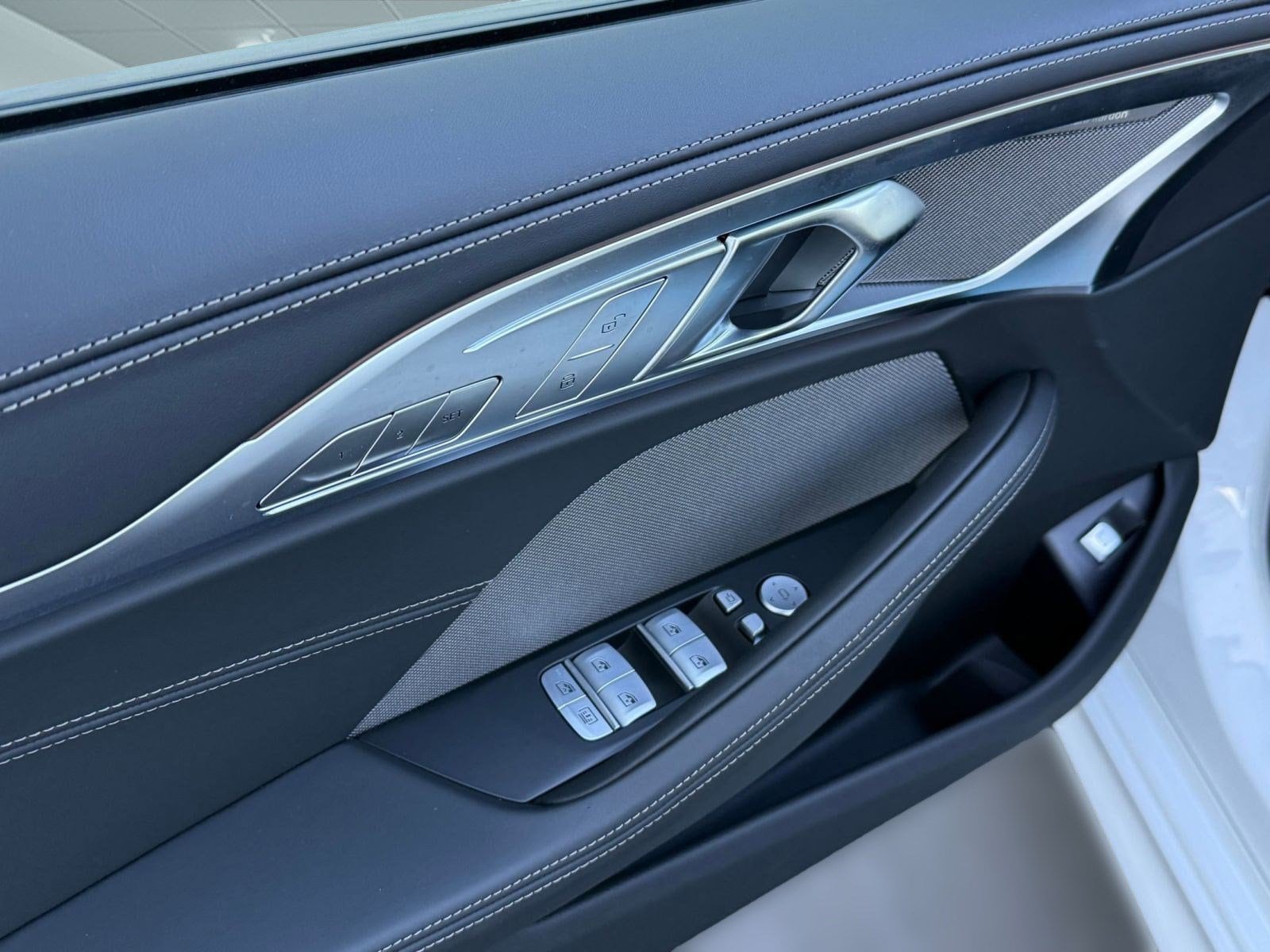 2026 BMW 8 Series M850i - Photo 19