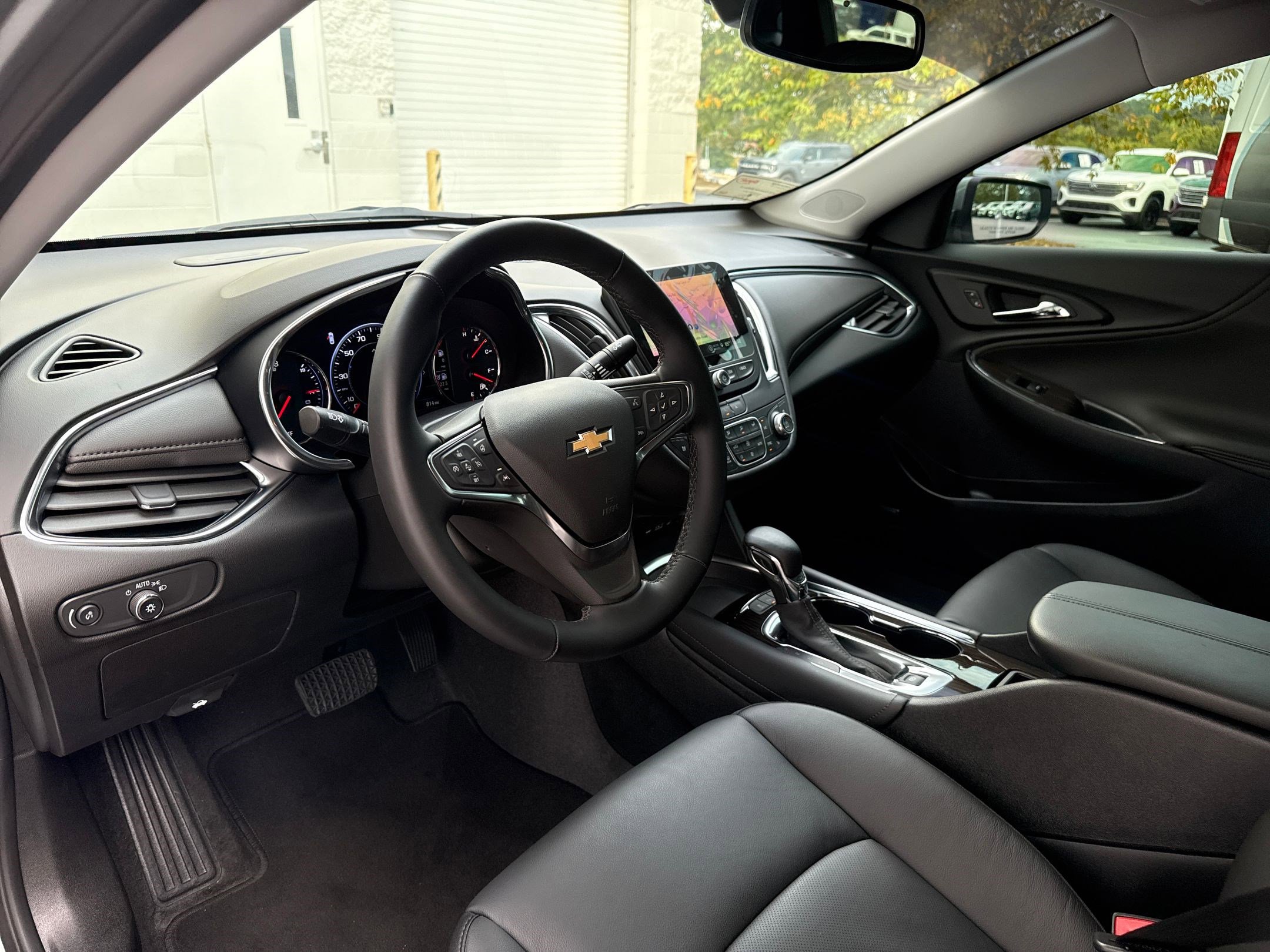 2025 Chevrolet Malibu Premier 2LT photo 4