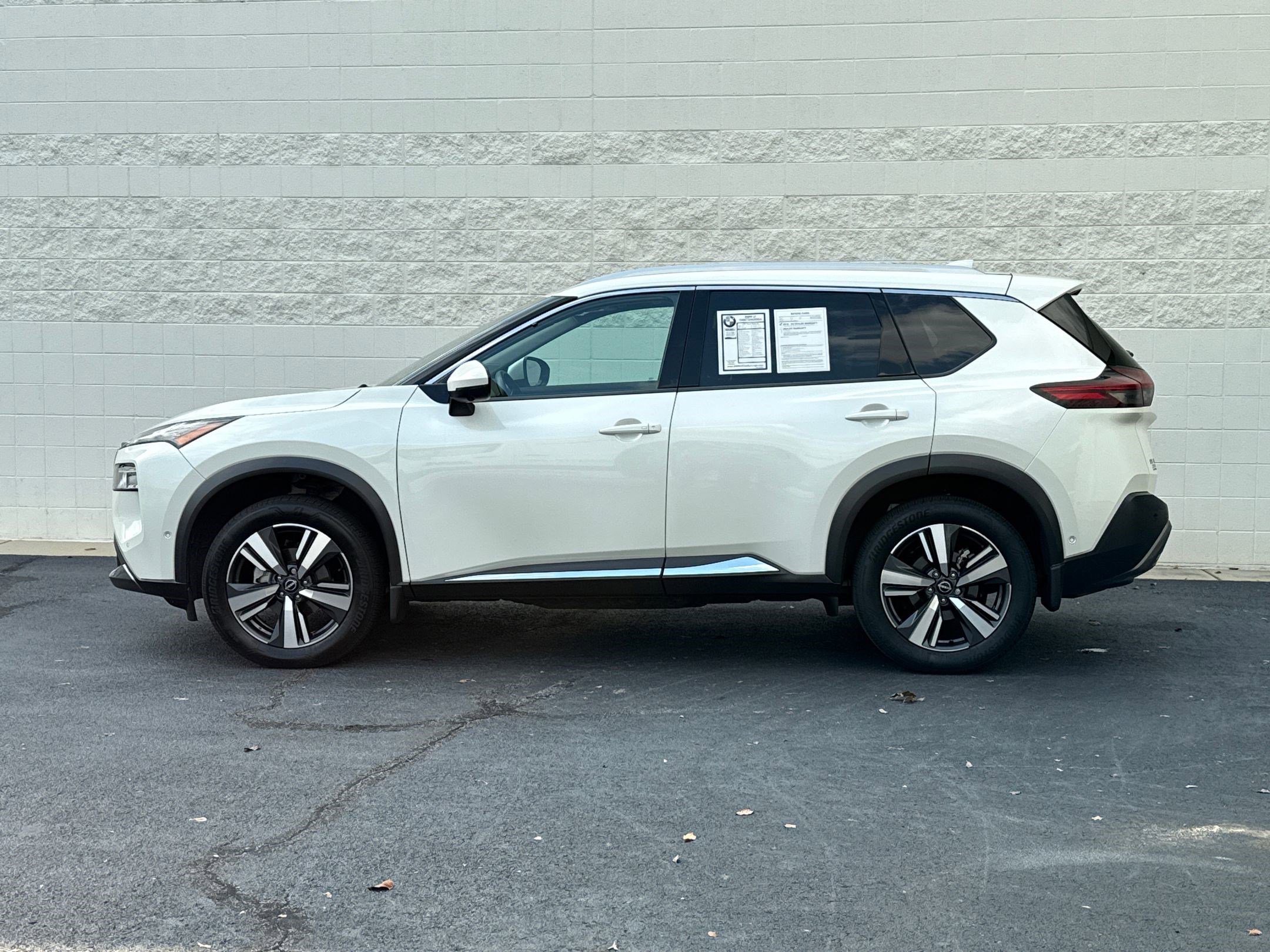 2023 Nissan Rogue SL photo 2