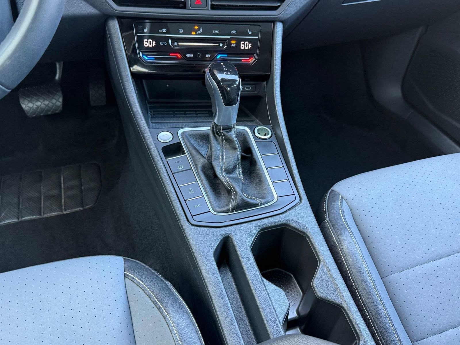 2025 Volkswagen Jetta SE - Photo 17