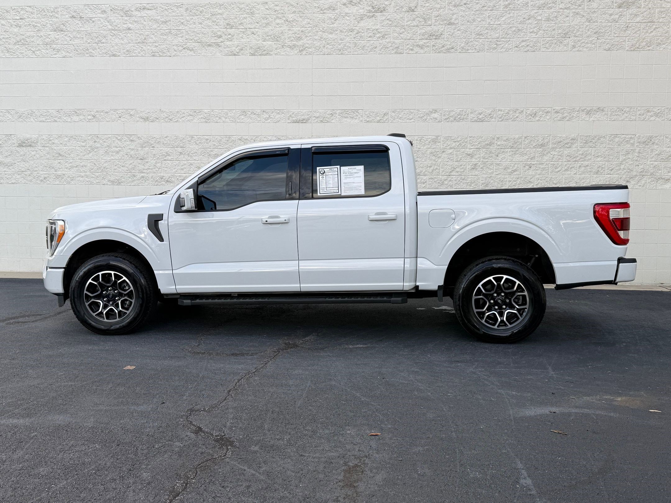 2022 Ford F-150 Lariat photo 2