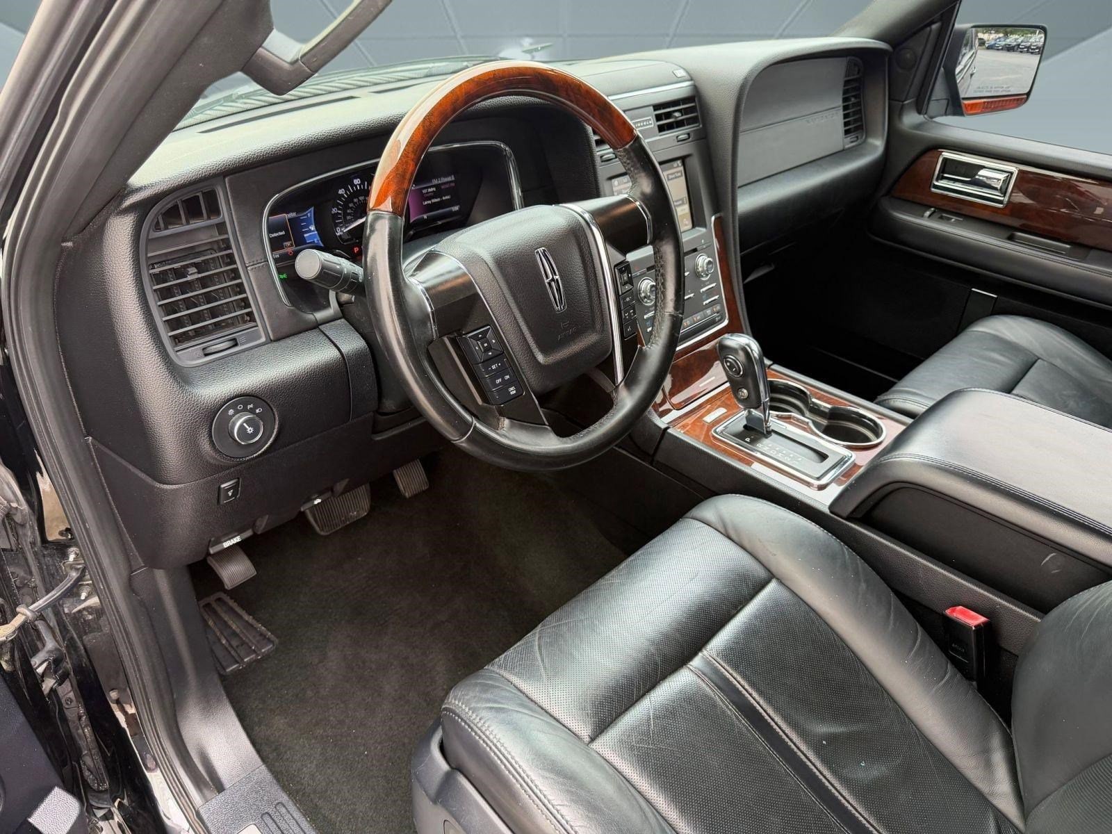 Navigator Select SUV