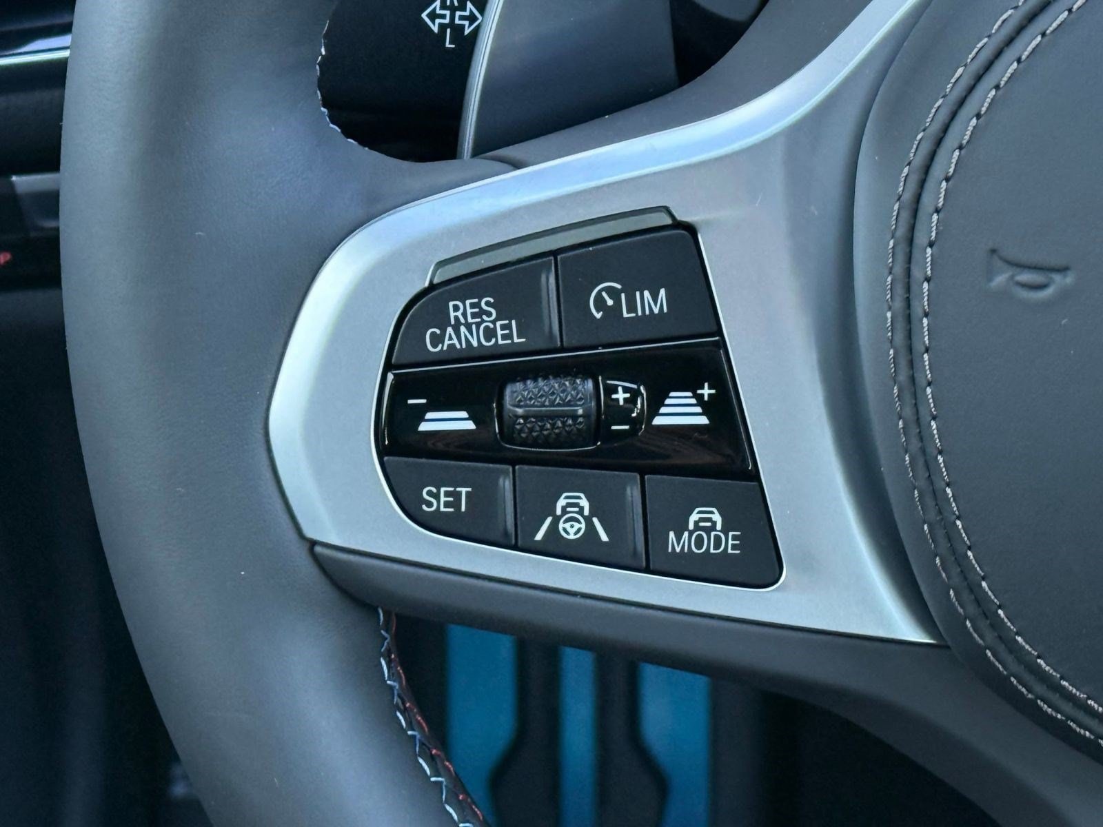 2026 BMW 8 Series M850i - Photo 14