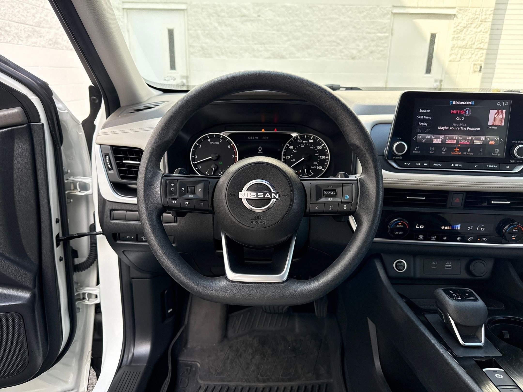 2023 Nissan Rogue SV photo 4
